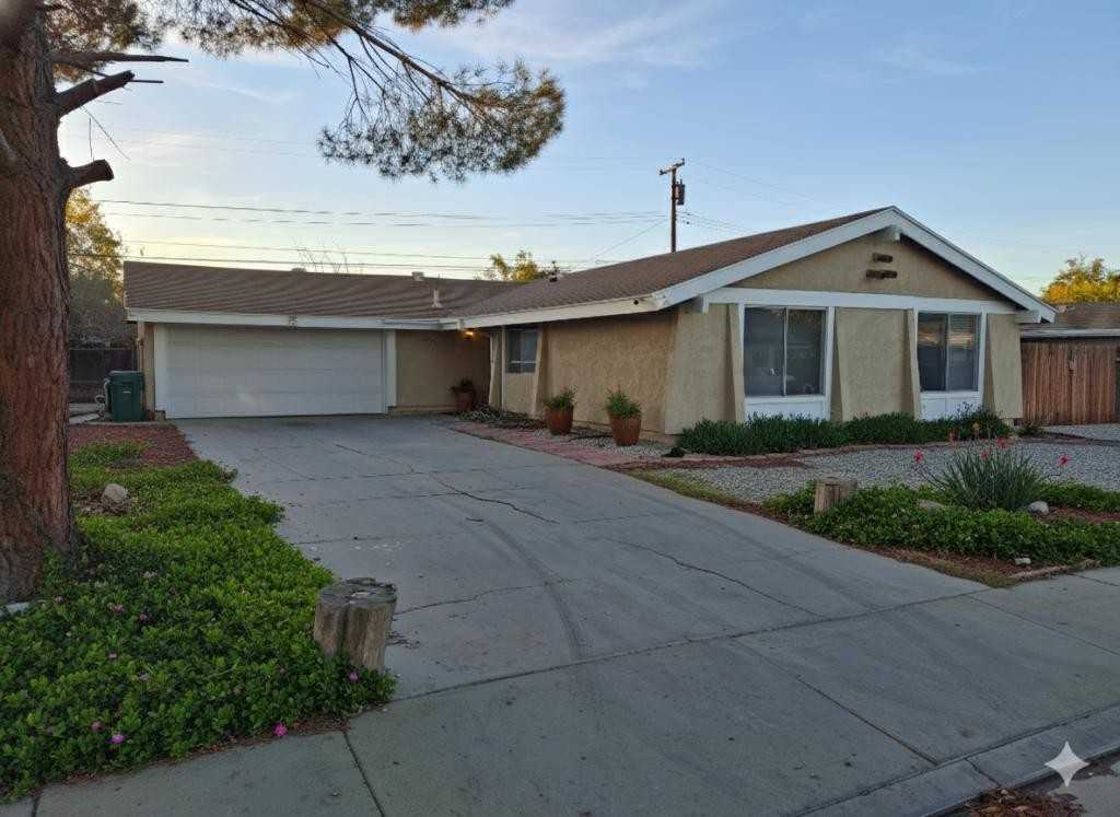 44315 Gingham Ave - Photo 2 of 9