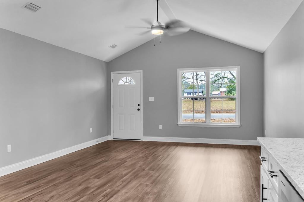 303 Wright St - Photo 4 of 27