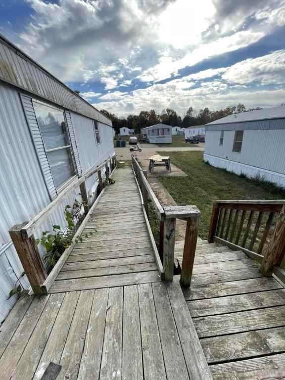 Quiet Lane - Photo 2 of 17