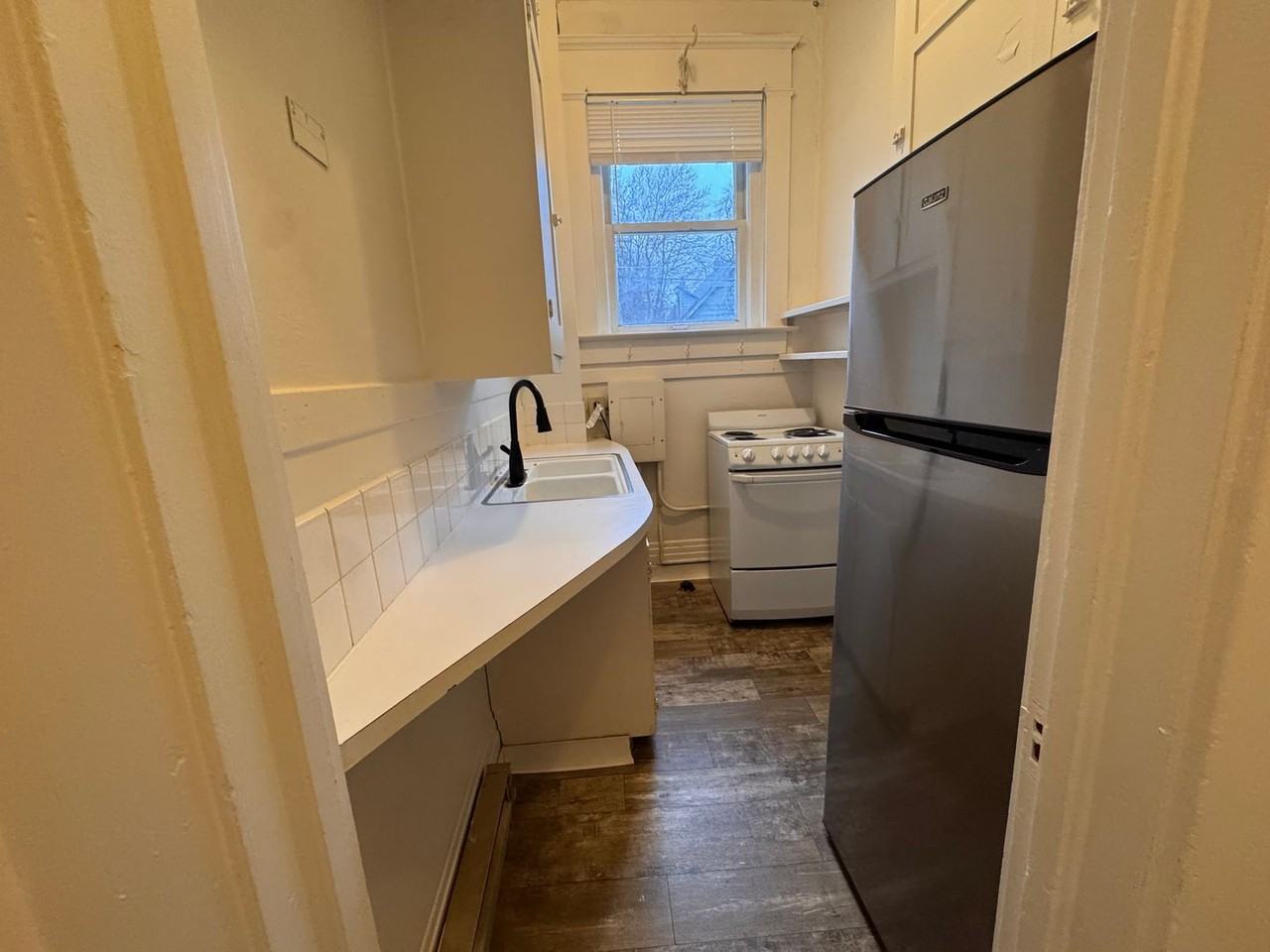 1125 W 11th Ave - 14 Unit - Photo 2 of 24