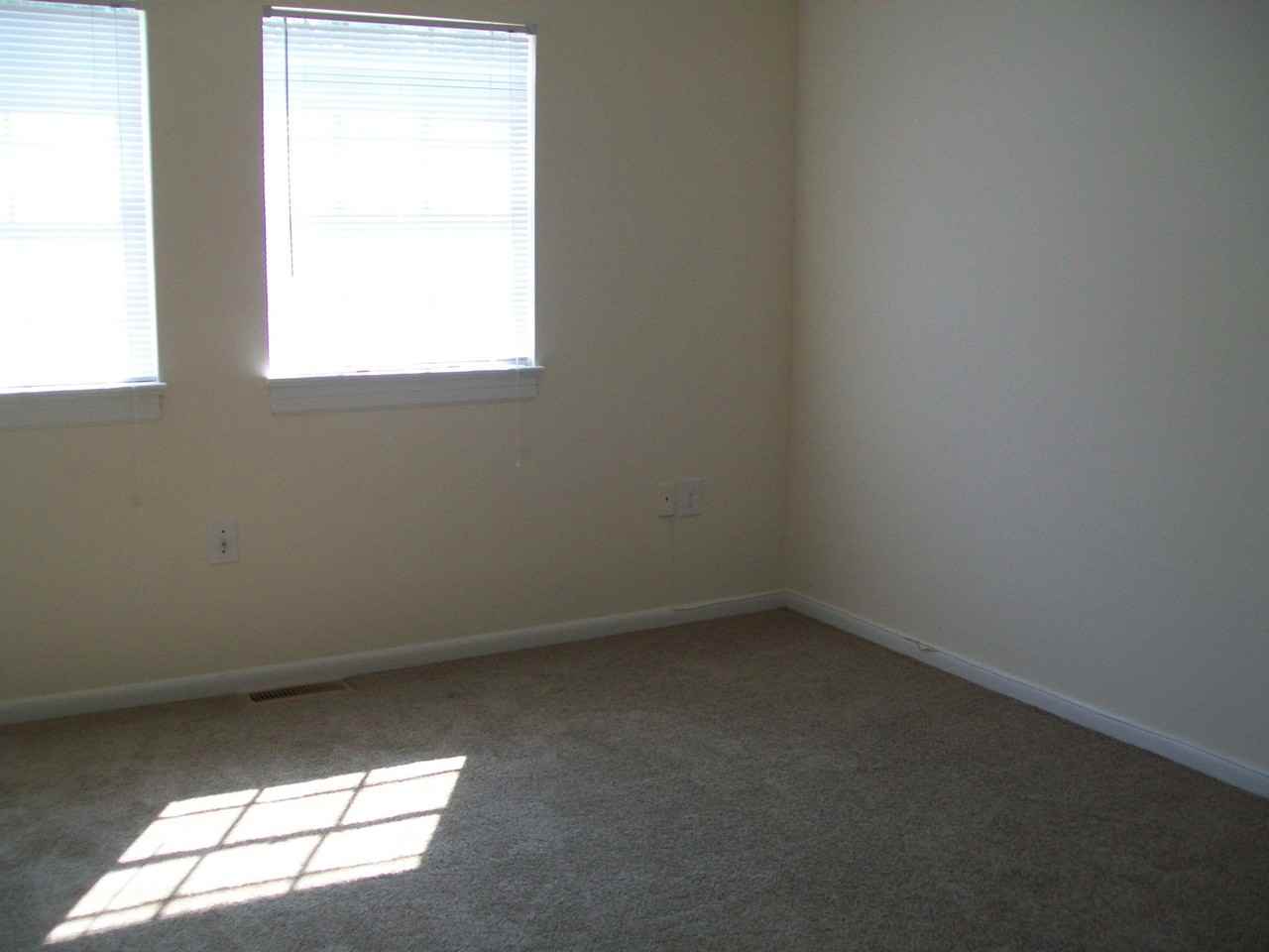 3521 Bolling Rd - Photo 2 of 13