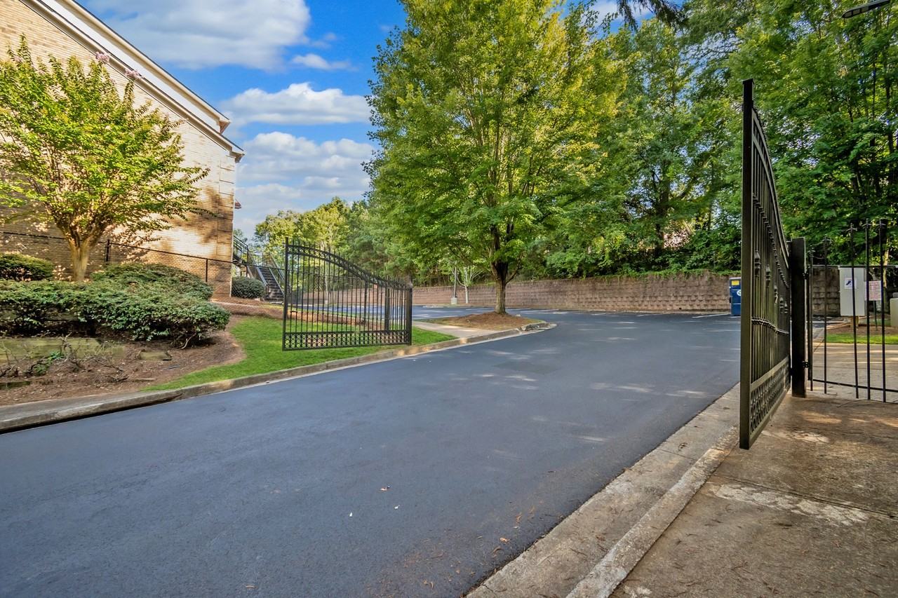 ENCLAVE - Photo 3 of 50