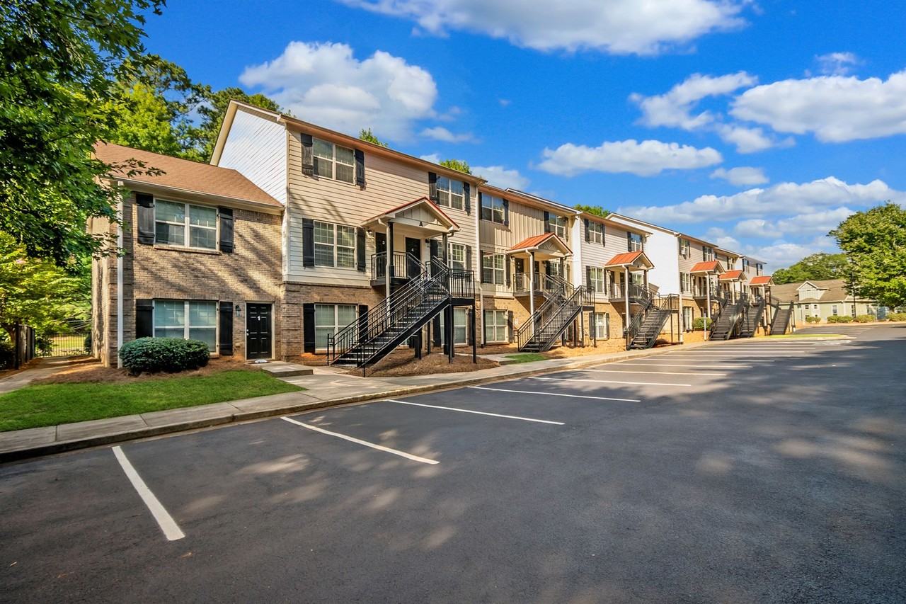 ENCLAVE - Photo 4 of 50