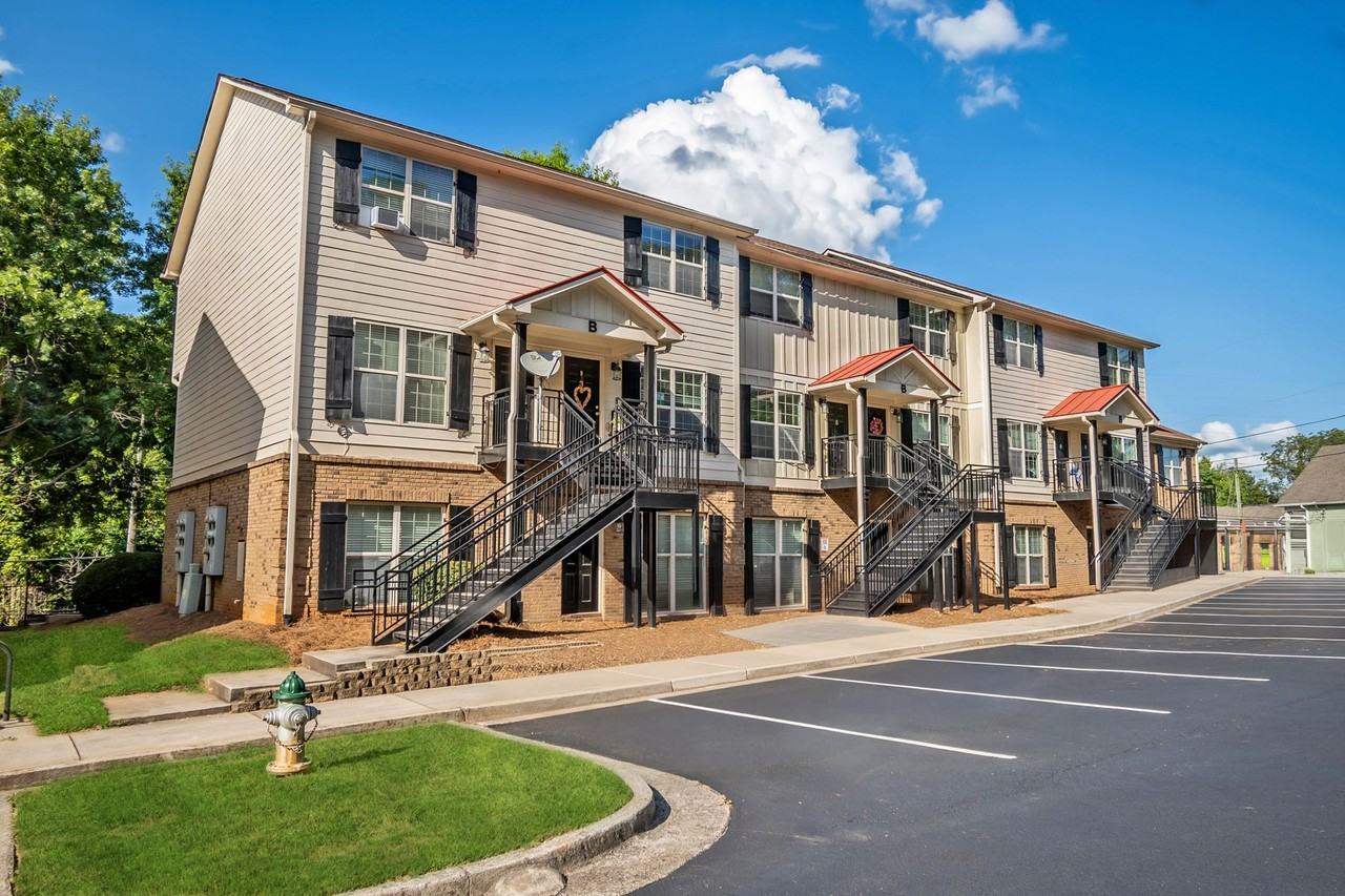 ENCLAVE - Photo 5 of 50