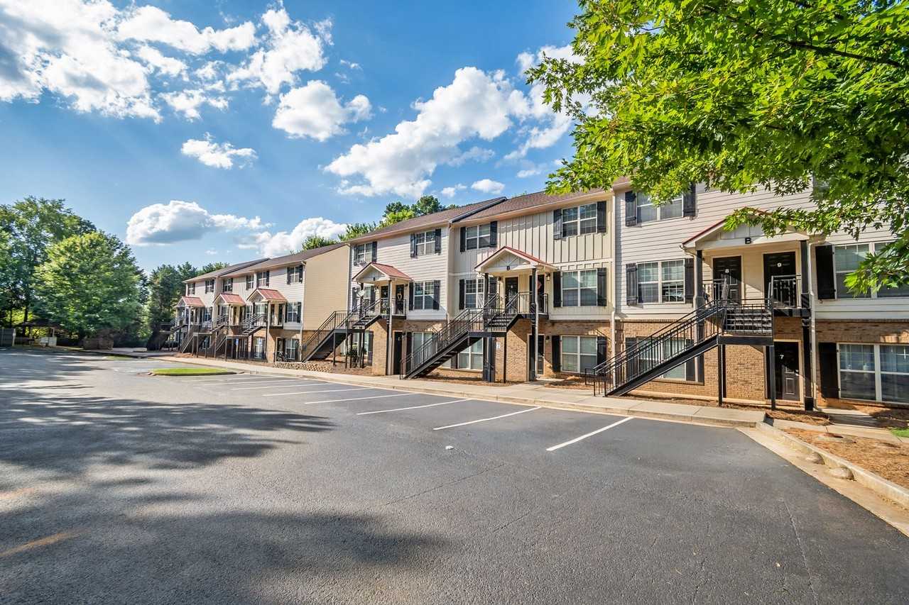 ENCLAVE - Photo 6 of 50