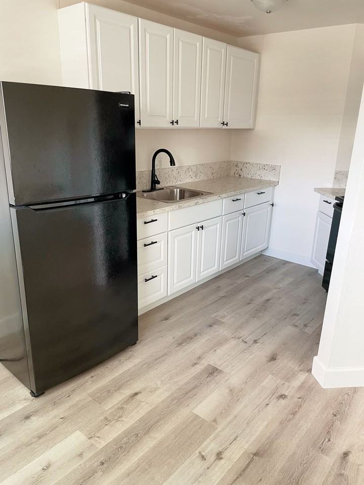 Hillcrest Apartments - Photo 5 of 17