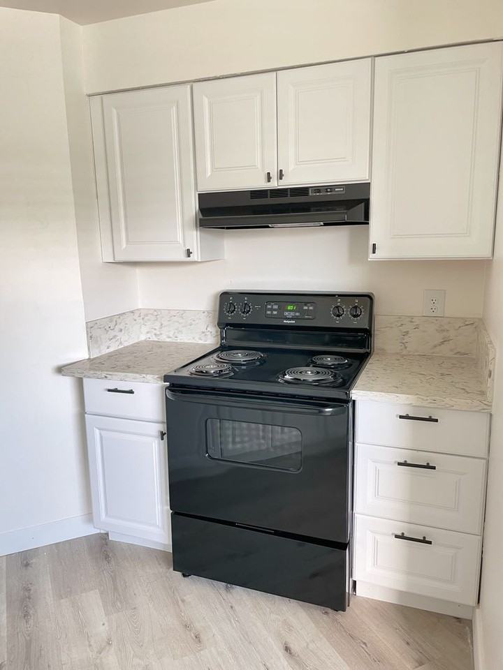 Hillcrest Apartments - Photo 6 of 17