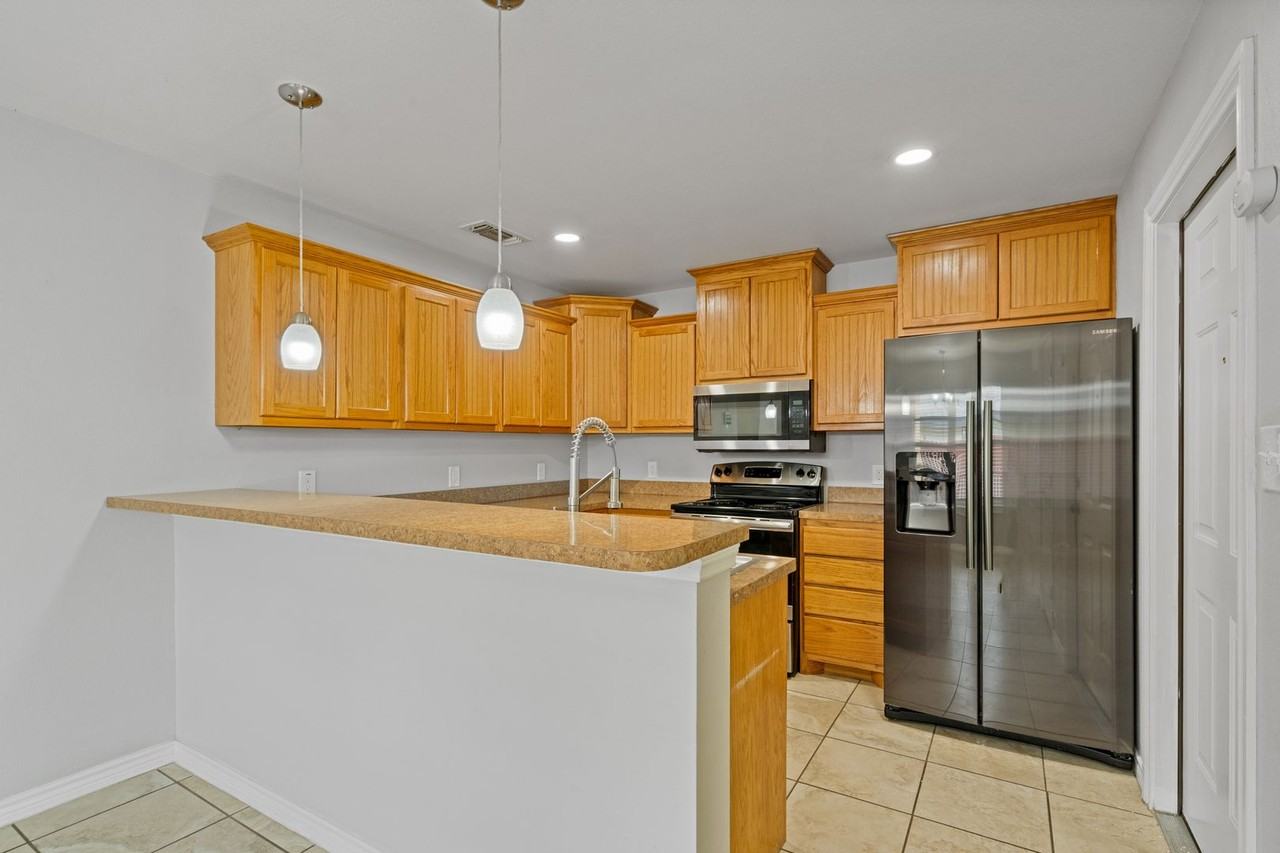 1013 Tesoro Run - Photo 5 of 31