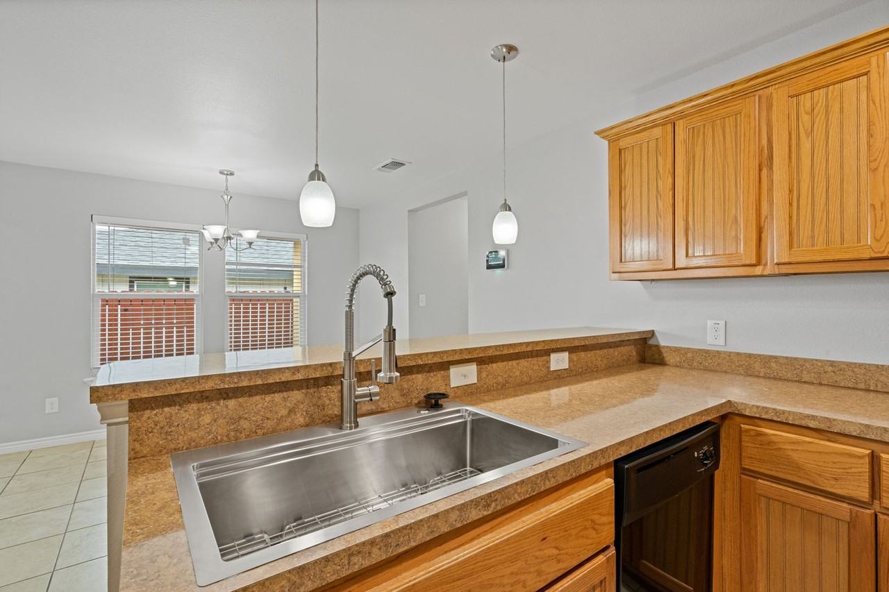 1013 Tesoro Run - Photo 6 of 31