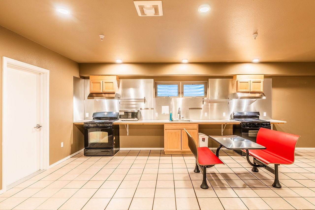 Brava Apodment Homes! - Photo 2 of 9