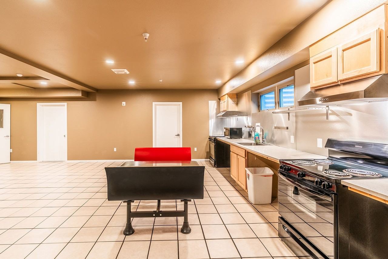 Brava Apodment Homes! - Photo 3 of 9