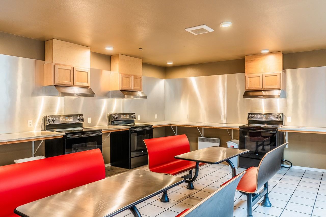 Brava Apodment Homes! - Photo 5 of 9