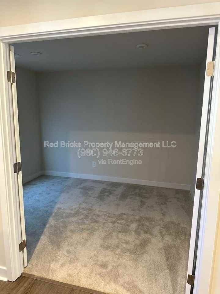 1728 Aspire St - Photo 5 of 23