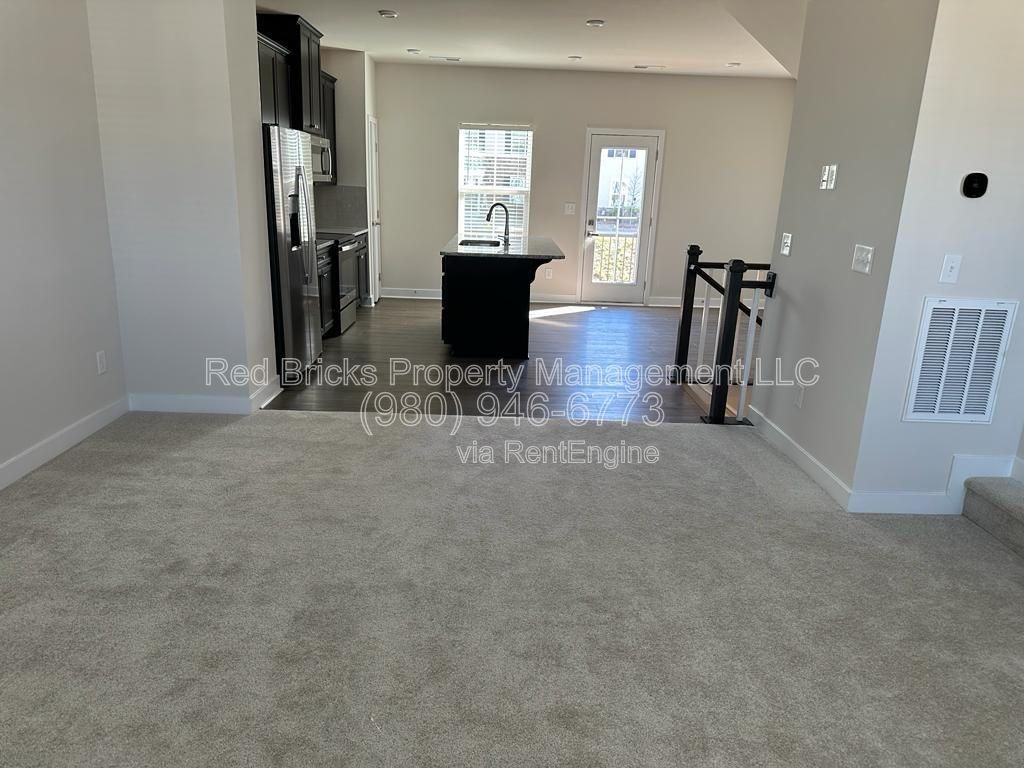 1728 Aspire St - Photo 6 of 23