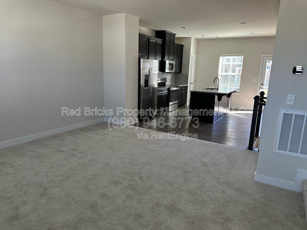 1728 Aspire St - Photo 7 of 23