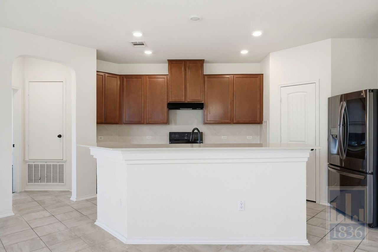 408 Lynwood Gold Way - Photo 3 of 48