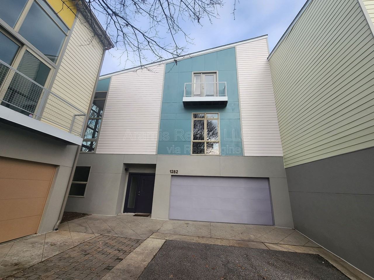 1282 Mackintosh Park #1