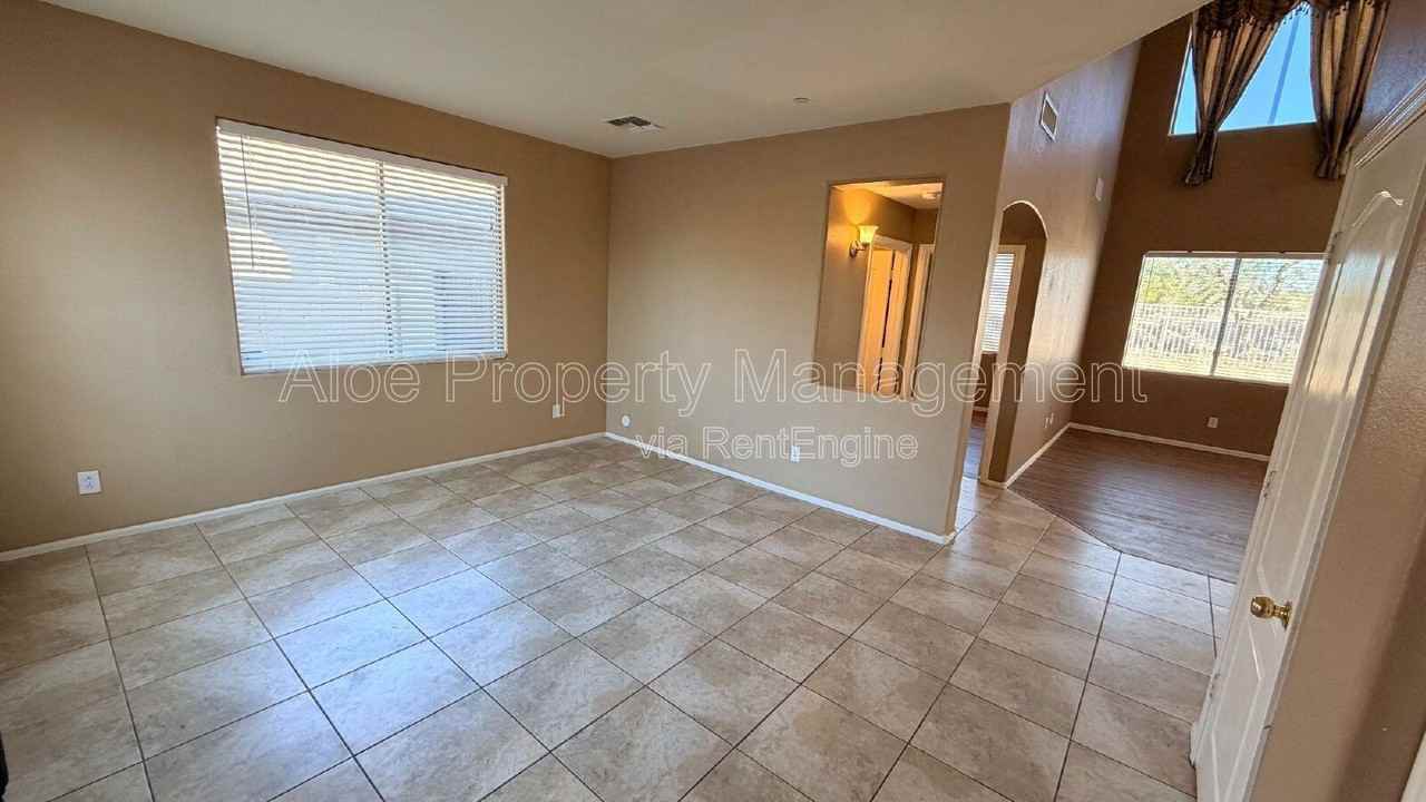 21549 N Backus Dr - Photo 2 of 28