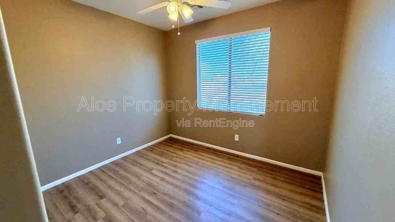 21549 N Backus Dr - Photo 5 of 28