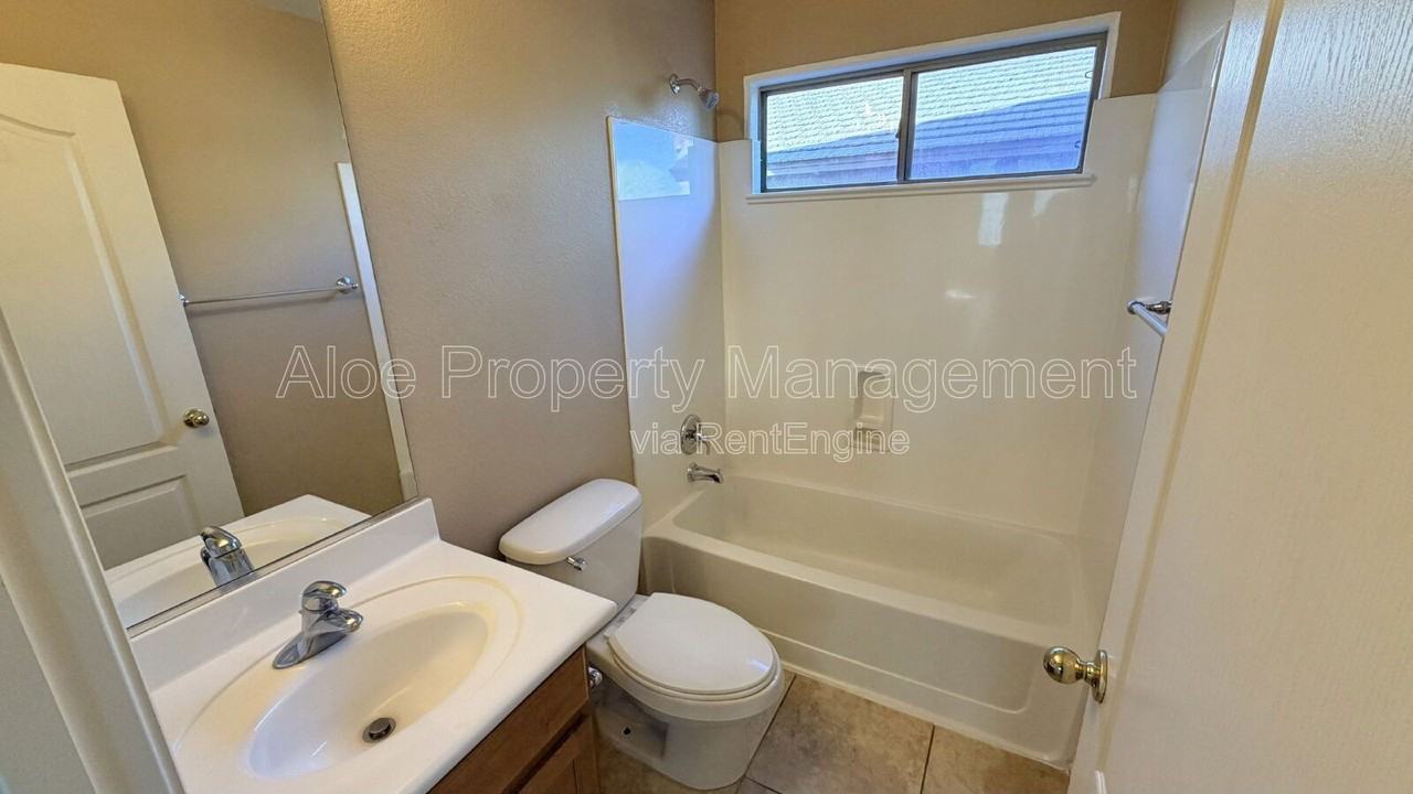 21549 N Backus Dr - Photo 6 of 28