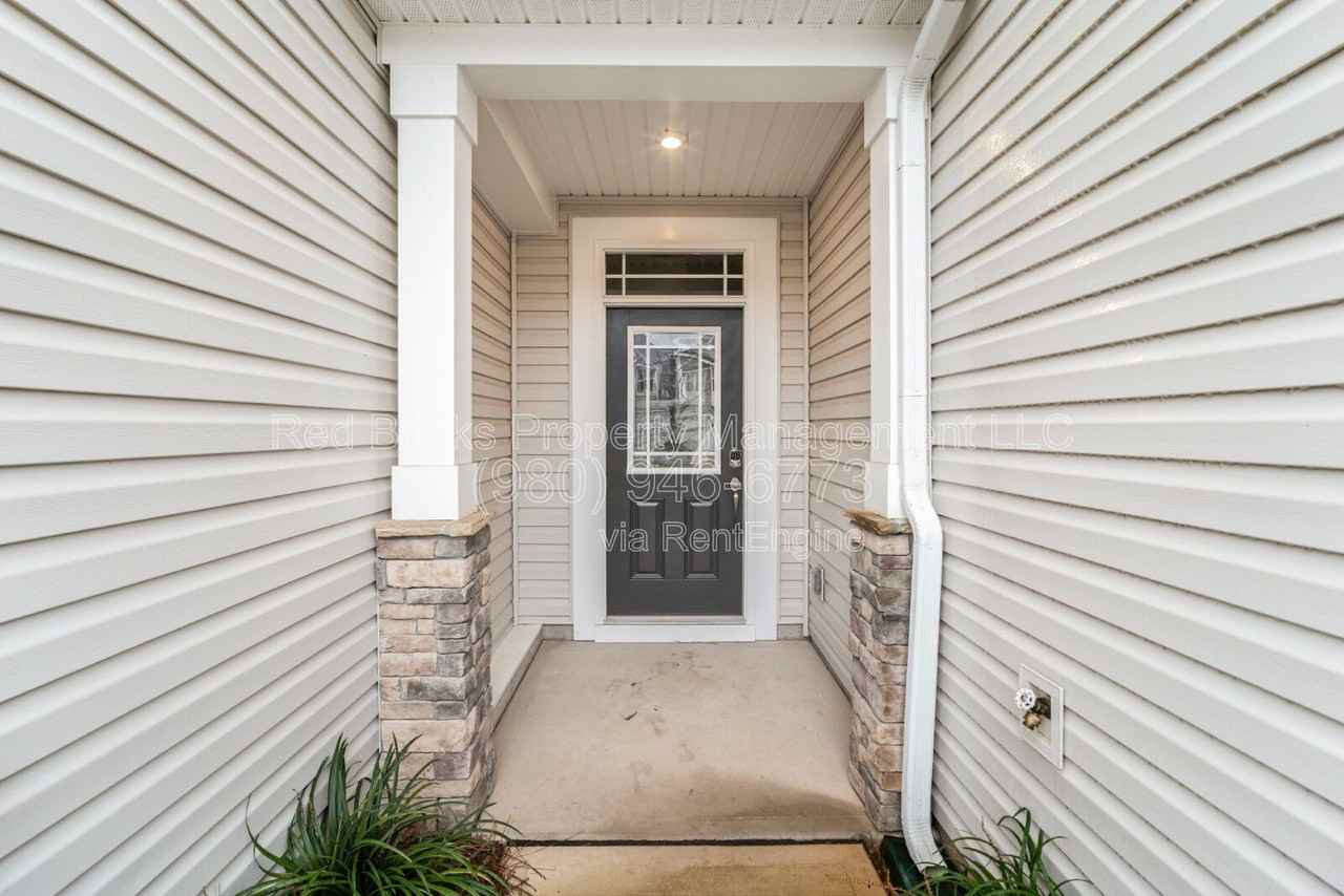 5108 Carrick St - Photo 6 of 31