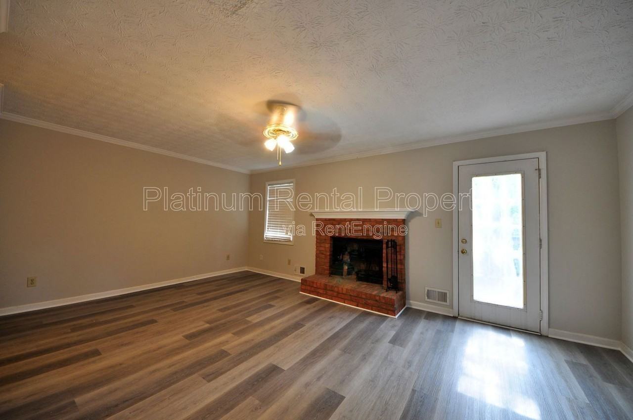 1052 Westfield Trce Se - Photo 4 of 32