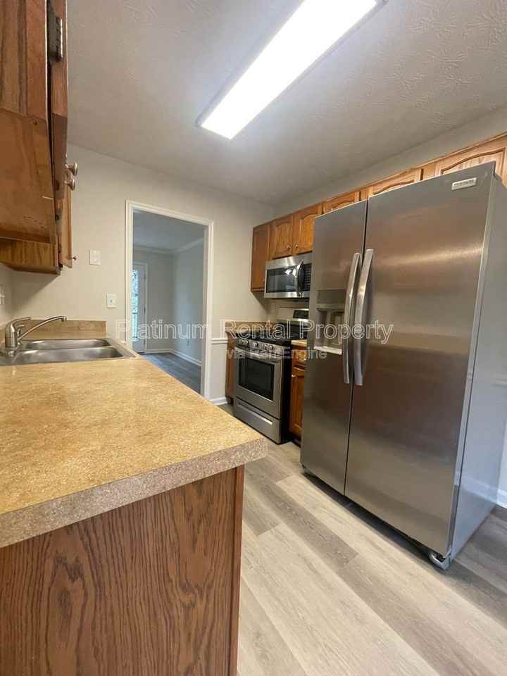 1052 Westfield Trce Se - Photo 7 of 32