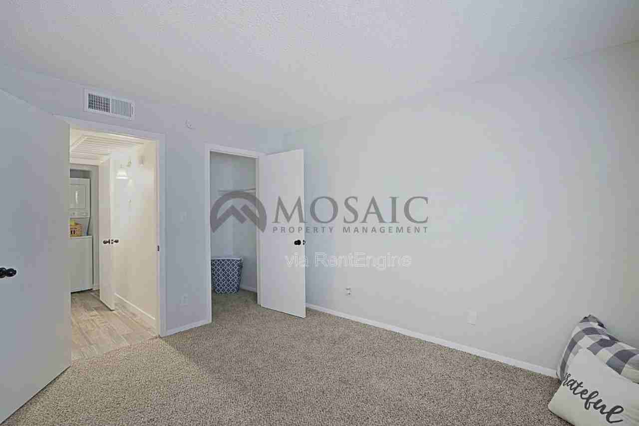 1818 N 40th St #122 - Photo 5 of 9