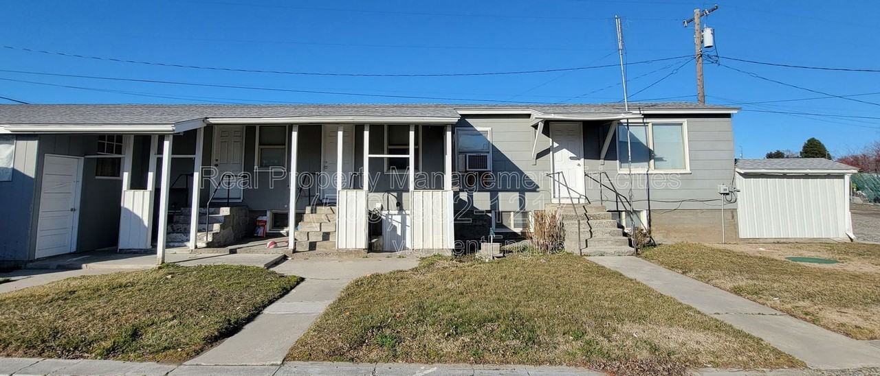 508 9th St #4 - Photo 4 of 12