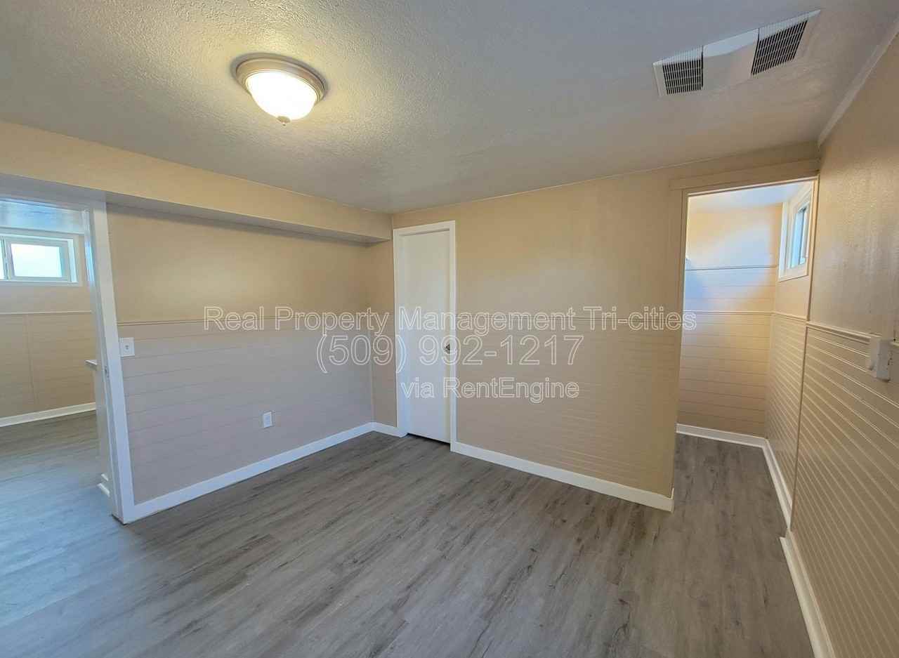 508 9th St #4 - Photo 7 of 12