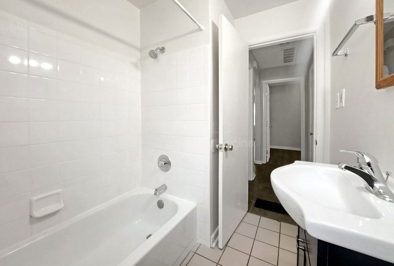 2404 Thomas Ave - Photo 5 of 12