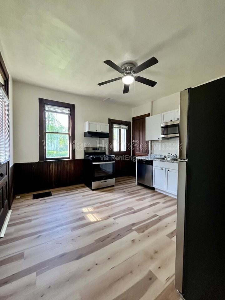 1016 York St - Photo 4 of 25