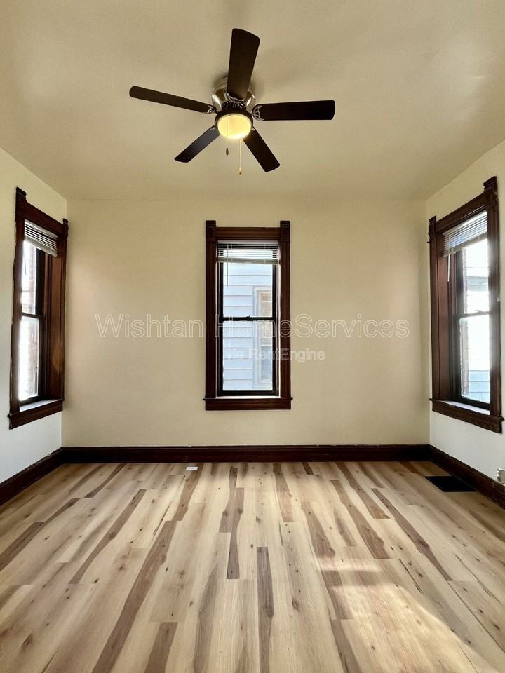 1016 York St - Photo 5 of 25