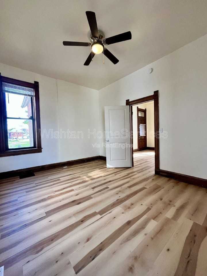 1016 York St - Photo 6 of 25