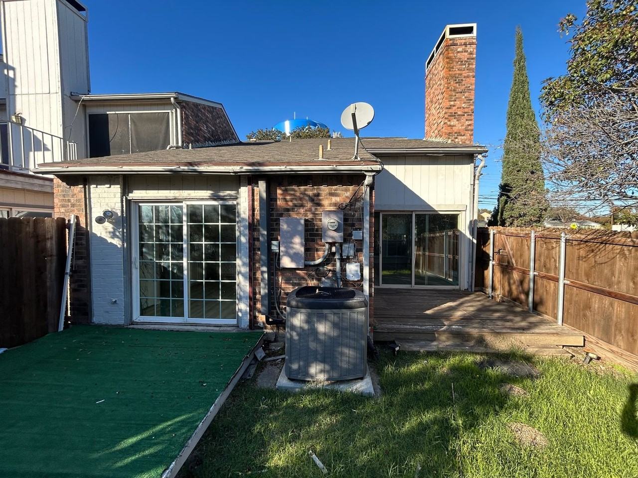 2272 Jamestown Ln - Photo 2 of 16