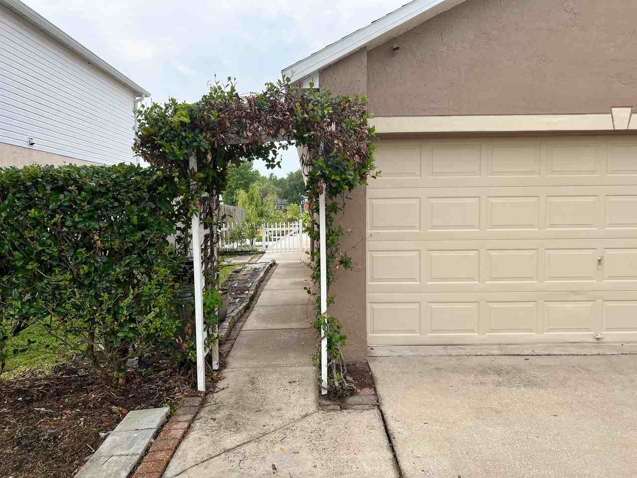 6580 Gentle Oaks Dr N - Photo 3 of 44