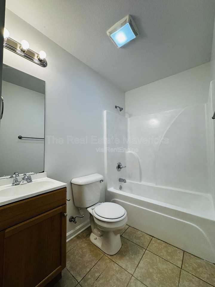 4621 Kirkland Ave - Photo 5 of 10