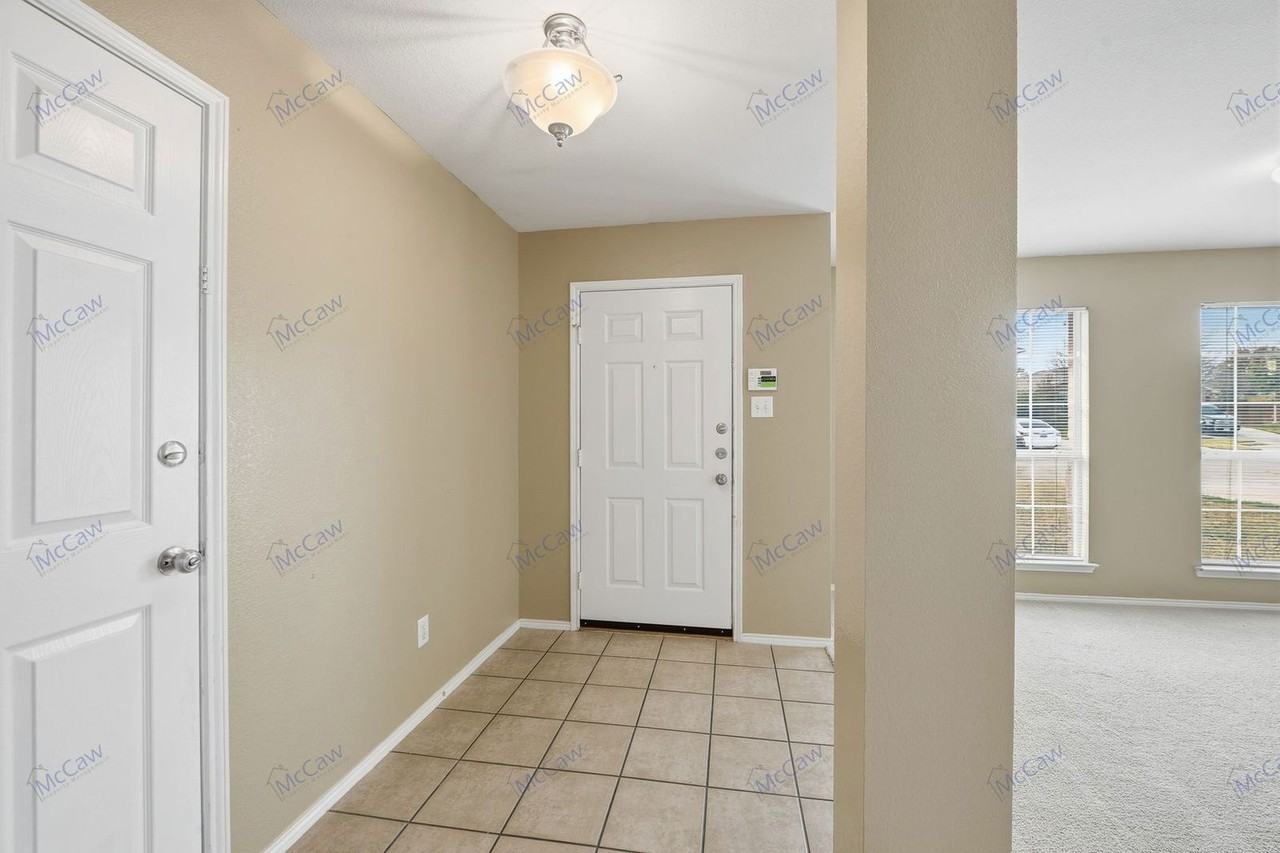 9220 Monument Ct - Photo 3 of 31