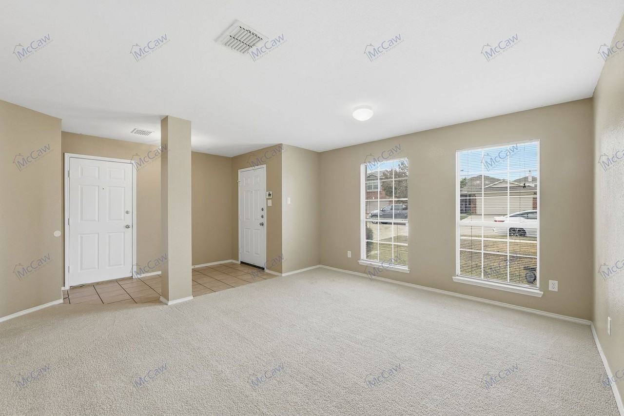 9220 Monument Ct - Photo 5 of 31