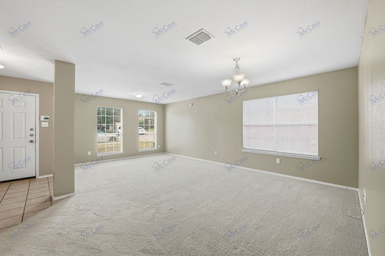 9220 Monument Ct - Photo 4 of 31