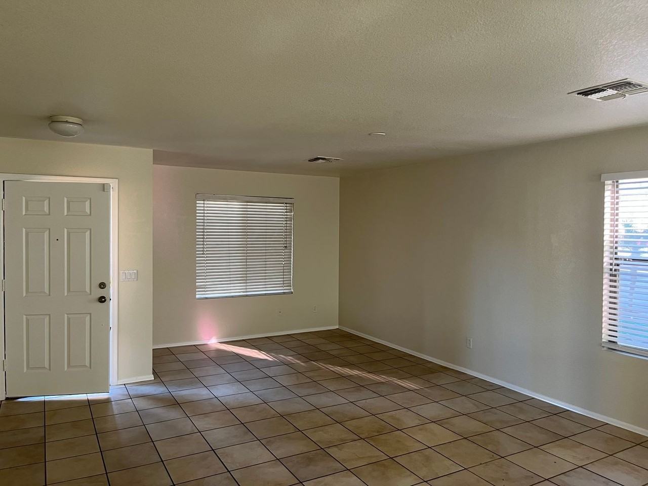 9441 W Jamestown Rd - Photo 2 of 15
