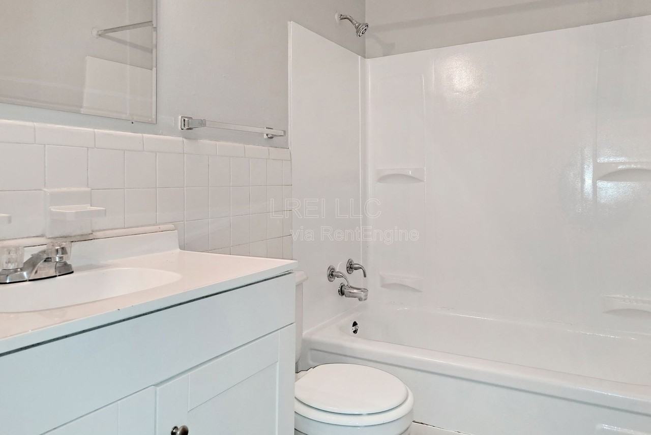 421 Poplar Level Court #401 - Photo 7 of 14