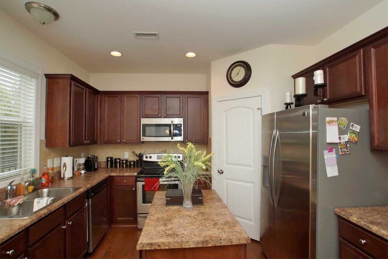 105 Cobalt Creek Way #1 - Photo 5 of 33