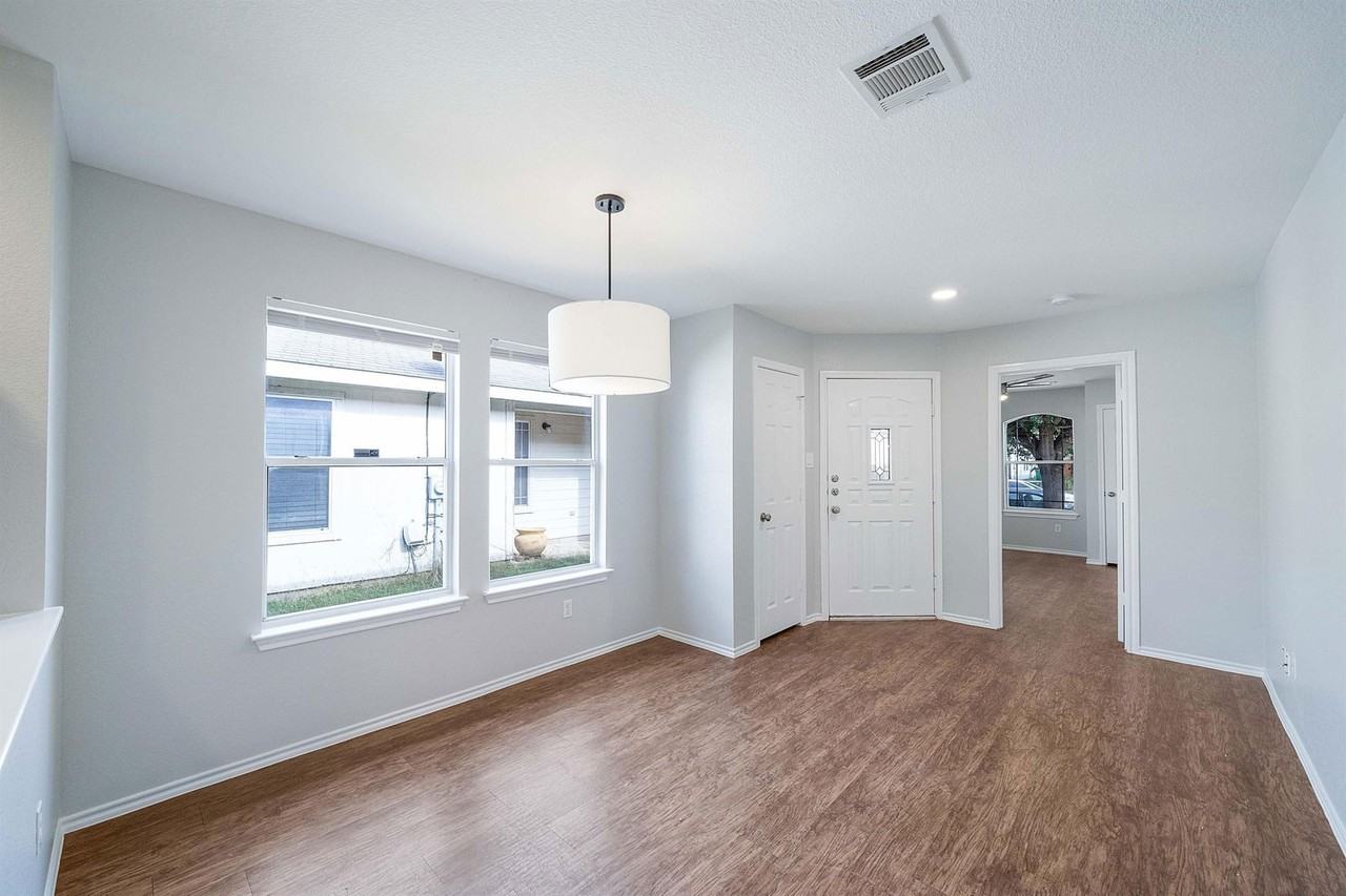 3002 Crownover St - Photo 7 of 50