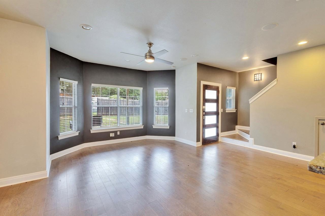 2358 Wilson St - Photo 5 of 33