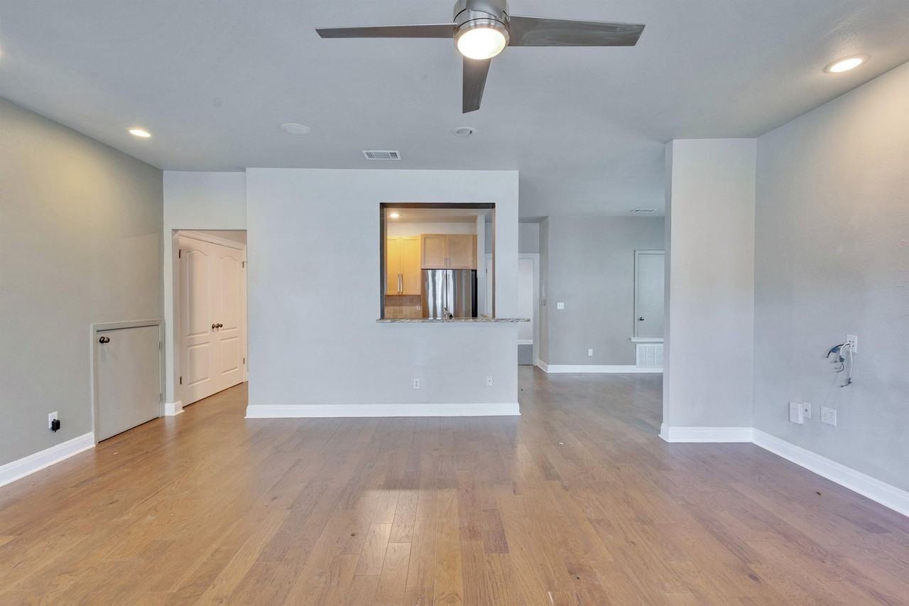 2358 Wilson St - Photo 7 of 33