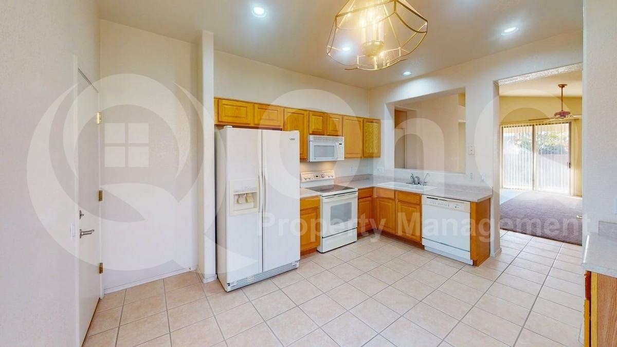 9413 N Desert Mist Ln - Photo 4 of 19