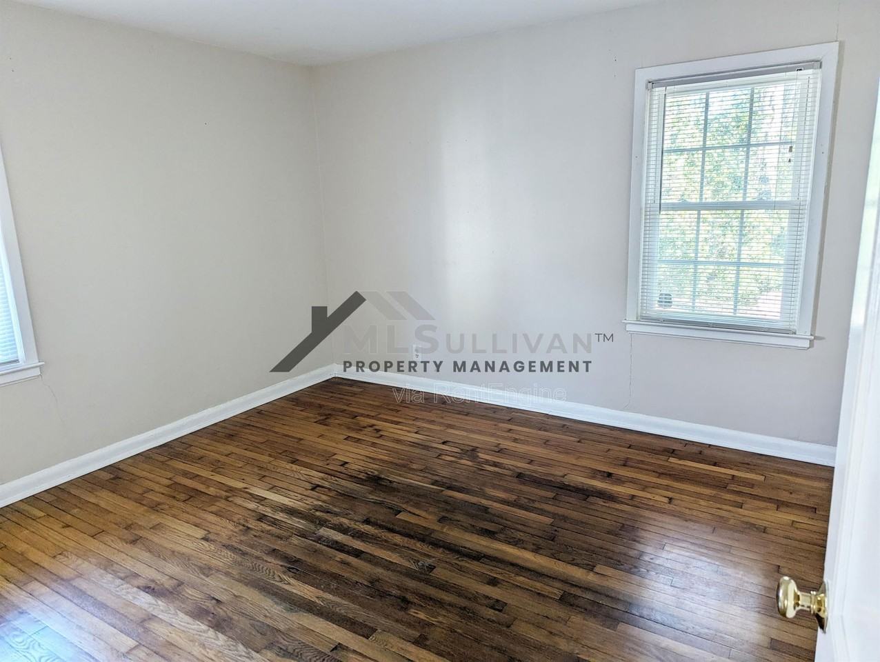 2020 Englewood Avenue - Photo 6 of 9