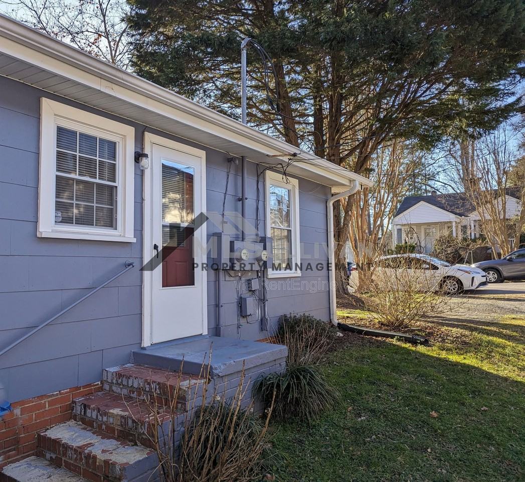 2020 Englewood Avenue - Photo 7 of 9