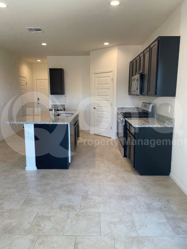 10192 N Leopard Gecko Ter - Photo 4 of 27